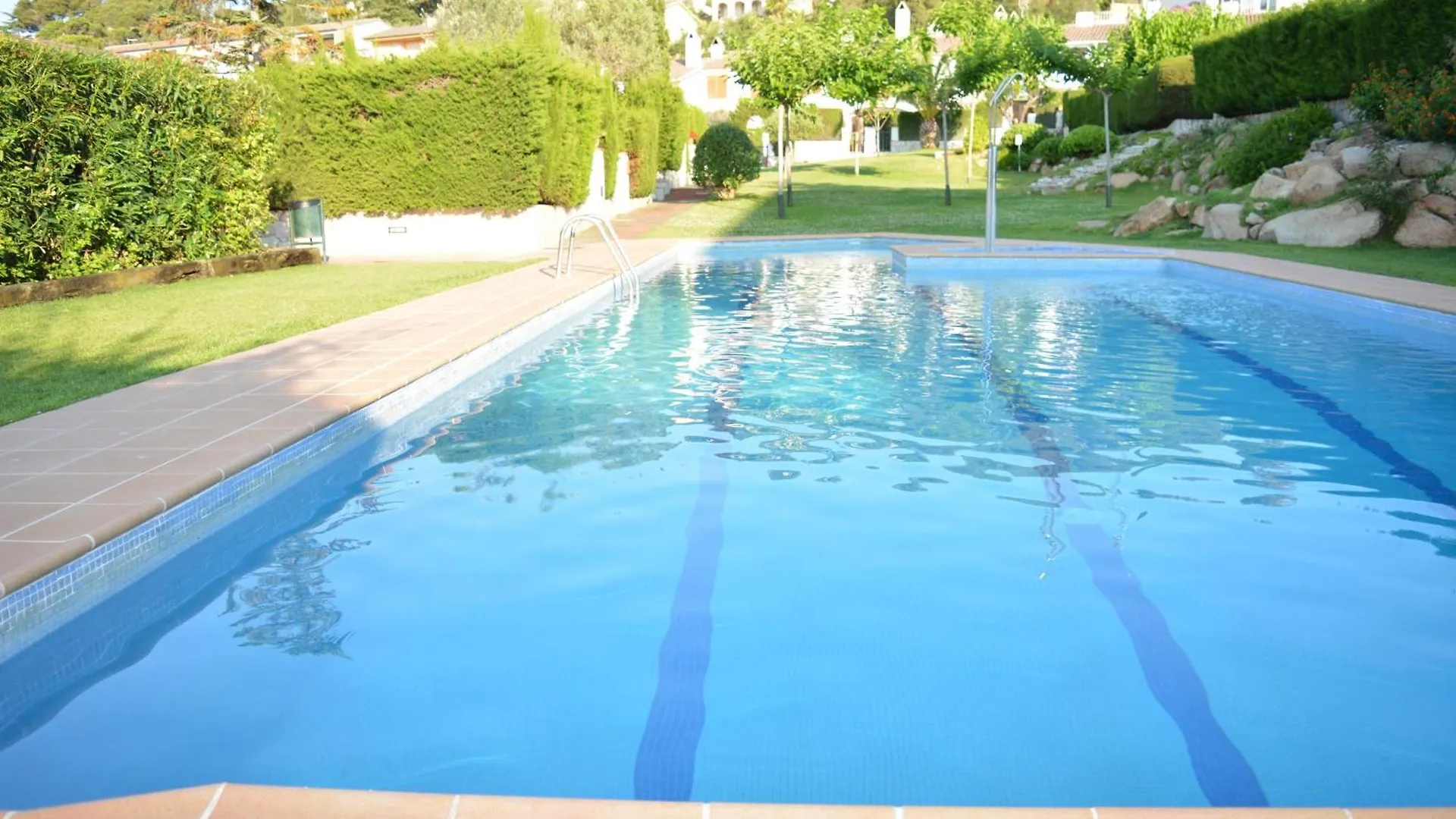 Casa Adosada Con Jardin Y Piscina 또사데마르