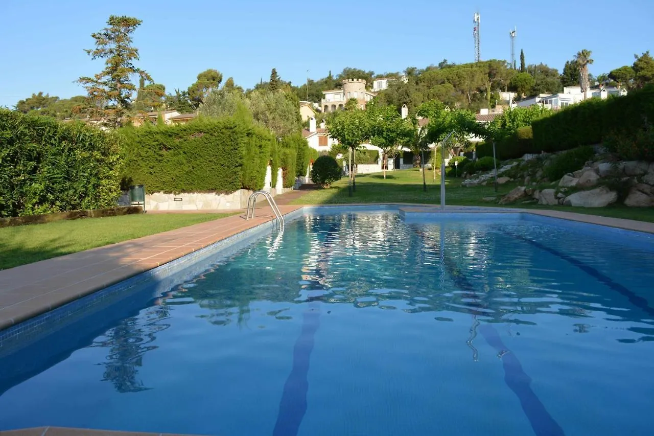 Casa Adosada Con Jardin Y Piscina 滨海托萨 0*,  西班牙